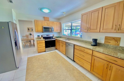 Edgewater House | Canal Breeze Getaway