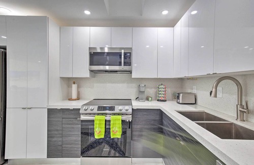 Beverly Heights Condo | Canal-Front Condo: Walk to Downtown Ft Lauderdale!