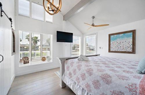 Galveston House | Canal Front Home with Boat Slip, Game Room, and Great Water Views