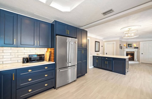 Whitfield House | Canal-Front, Large Pool, Near Top Beaches and Downtown