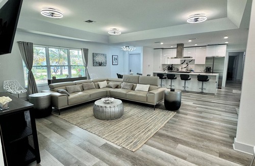 Yacht Club House | Canal Front+Private Dock+Heated Saltwater Pool+Hot Tub+Game Room+Pet Friendly