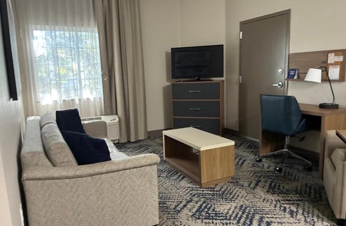 Tallahassee Hotel | Candlewood Suites Tallahassee by IHG