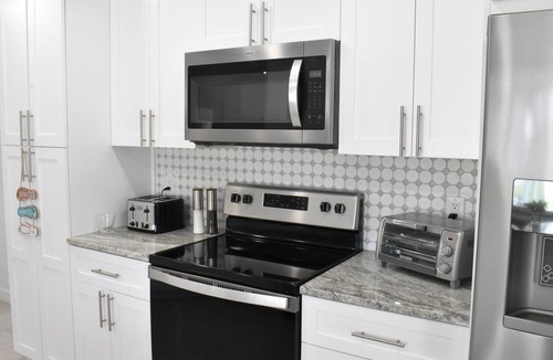 Caloosahatchee House | Cape Coral 3BR Getaway Heated Pool Near Dining & Beaches