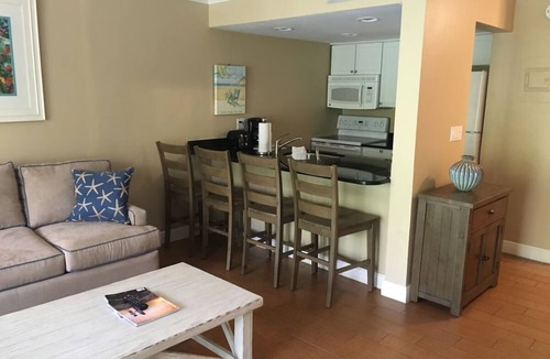 Captiva Hotel | Captiva Landing Waterpark | 2.5 Mi Beach | 0.8 Mi to Mucky Duck Sunset