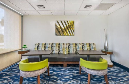 Seabreeze Park Hotel | Captivating Oceanview Suite w/Balcony - Perfect for Family Fun | 2 Units