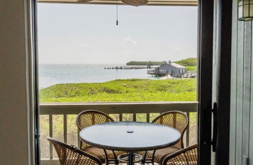 Safety Harbor Club House | CaptiVista! Your dream waterfront escape! Rustic luxury with unbelievable views!