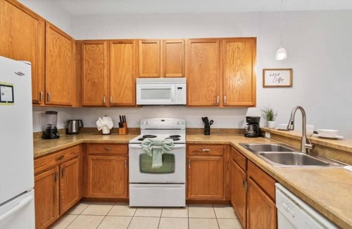 Bahama Bay Condo | Caribbean-Inspired Bahama Bay Resort Condo | 3BR Near Disney with Pools & Beach