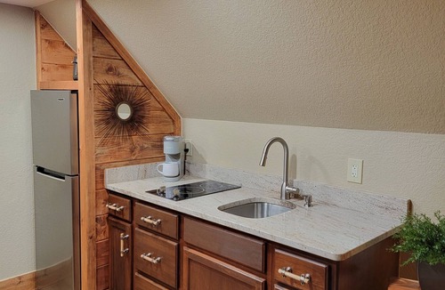 Dahlonega Cottage | Carriage Apt with gorgeous mountain sunset view - 6 miles Dahlonega Town Square