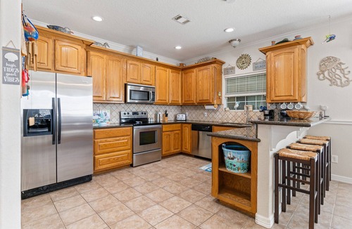 Matagorda House | Casa Alegre - Colorado River Home | Private Dock + Minutes to Beach