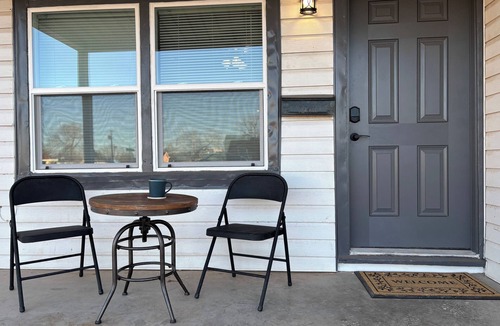 Midland House | Casa Blanca Home 4 Professionals