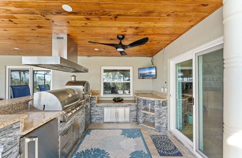 Cocoa Isles Country Club House | Casa Coco | Heated Pool & Outdoor Kitchen
