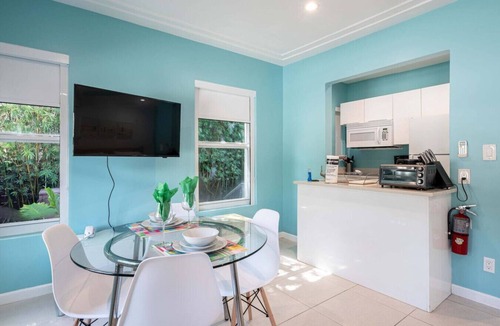 Hollywood South Central Beach Cabin | Casa Del Mar Deluxe Studio # 2