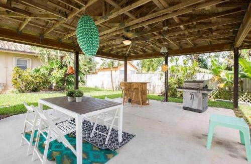 South Palm Park Neighborhood Association House | Casa Del Sol Pool Bungalow Sleeps 8 Near Beach