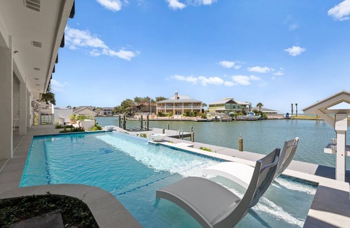 Key Allegro House | Casa Delfín: Modern Key Allegro Bay Views w/Pool - Rockport