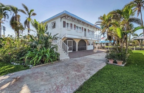 Bokeelia House | Casa Florida 🌴 waterfront home with boat ramp
