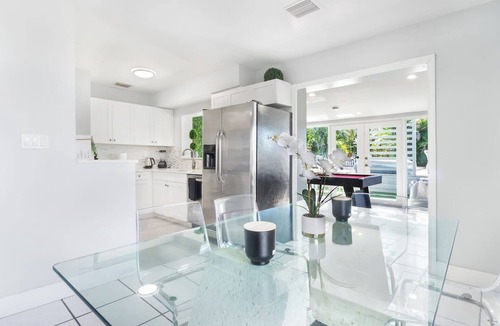 Hallandale Beach Villa | Casa Luna | Tropical Pool | 8 mins to the Beach