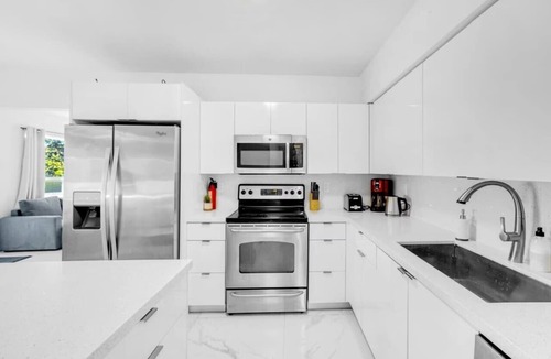 Hallandale Beach House | Casa Playa | 10 min to Beach