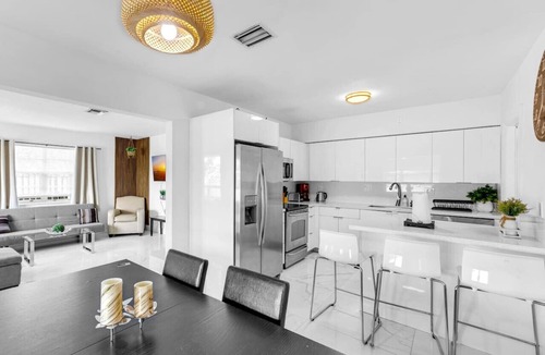 Hallandale Beach House | Casa Playa - 8 min to beach