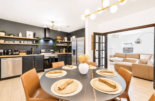 Allapattah House | CasaMia Private Pool 2BR/2BA Sleeps 6 Near Wynwood