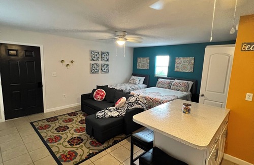Town N County Park Apartment | Casita Cortes is quiet, cozy and centrally located in Tampa.
