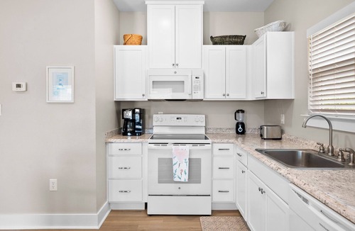 Fulton Cottage | Castaway Cottage ~ 2 Bed, 1 Bath Cottage near Rockport/Fulton!