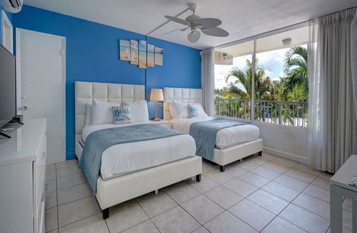 Lauderdale-by-the-Sea Hotel | Castle by the Sea
