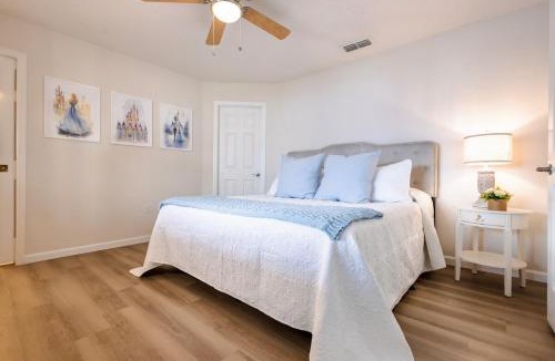 Hillcrest Estates House | Castle on Hillcrest- 9 miles to Disney!