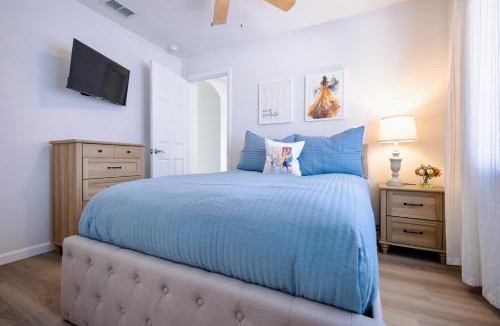 Hillcrest Estates House | Castle on Hillcrest- 9 miles to Disney!