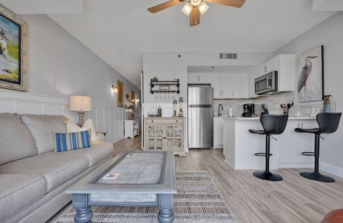 Downtown Wilmington Condo | Catching Sunsets on the Cape Fear River w/Parking