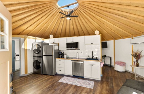 Canyon Lake Cabin | Cedar Modern Yurt‑Cabin w/Hot Tub + Swings Sleeps 4