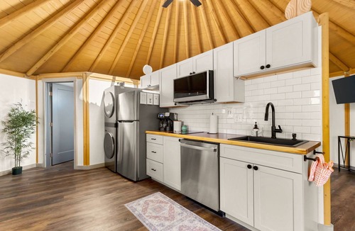 Canyon Lake Cabin | Cedar Modern Yurt‑Cabin w/Hot Tub + Swings Sleeps 4