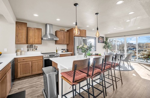 Whittier House | Central 2BR/2.5BA w/Sauna, Walk to Pearl St