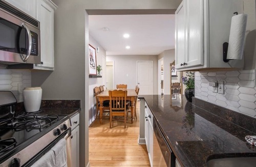 Westfield Condo | Central & Chic Condo: Sleeps 5