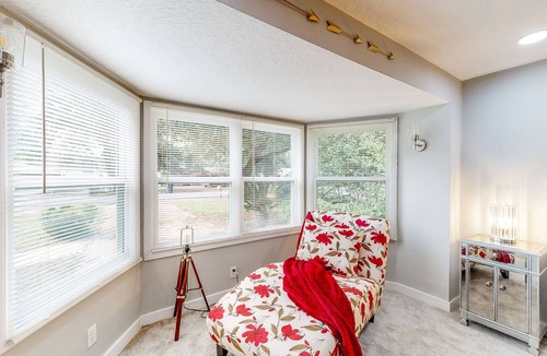 Pensacola Heights House | Central Home with Large Yard, Full Kitchen, Private Washer/Dryer & Smart TVs