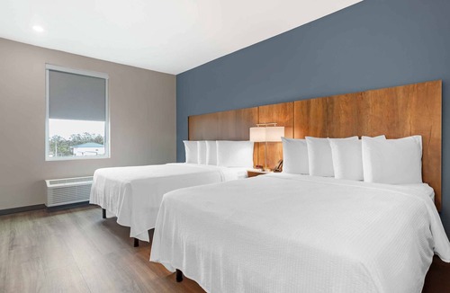 Trailer Estates Hotel | Central Location: Comfort & Convenience for Long Stays