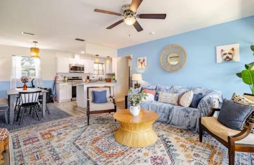 Sun Bay South House | Central Tampa Contractor Base Private Room Shared Spaces