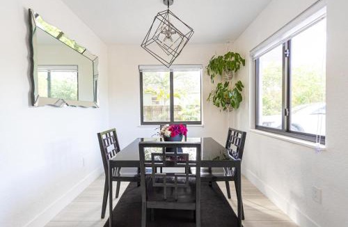 Miami Shores House | Centrally Located Modern 2bdr Home w Fast WiFi & Parking