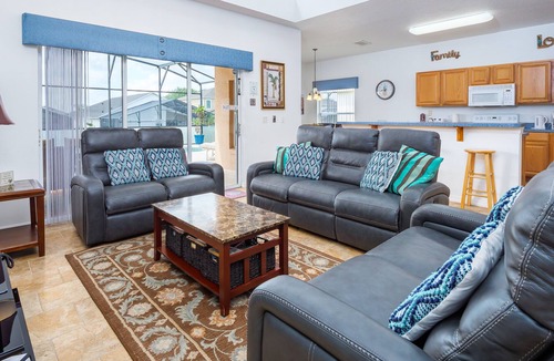 Highgate Park Villa | Characterful Villa on Gated Community with Large South Facing Pool