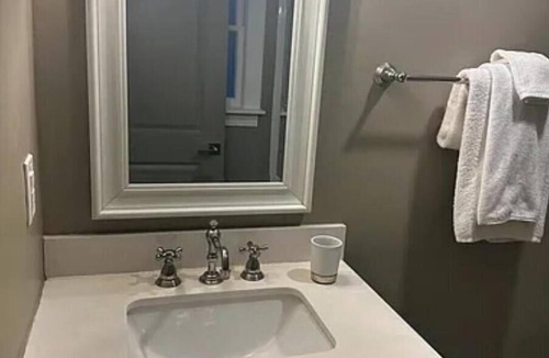 Lake Worth Bed & Breakfast | Charming 1-bedroom cottage in Lakeside Dr