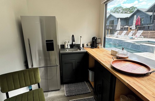 Niceville Cottage | Charming 1-bedroom Bayfront cottage with dock access in Niceville