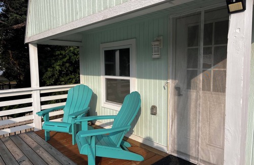 Ocracoke Cottage | Charming 1 Bedroom Cottage & Loft, 1 Queen bed & Sleeping Loft w/2 Twins