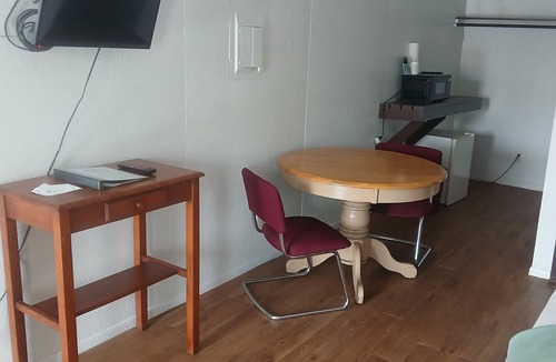 Mayo Hotel | Charming 1-bedroom hotel with AC, WiFi in delightful Mayo