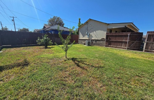 Lubbock House | Charming 1-bedroom house with garage in North Lubbock. Access to TTU & Medical.
