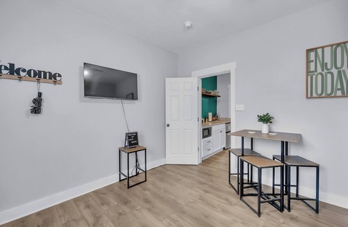 University House | Charming 1-bedroom house close to it all!