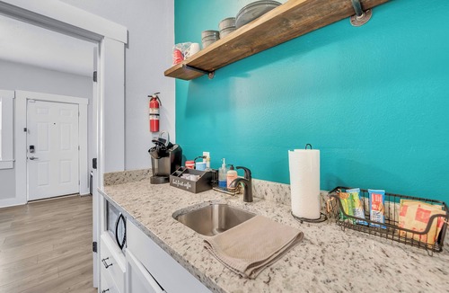 University House | Charming 1-bedroom house close to it all!