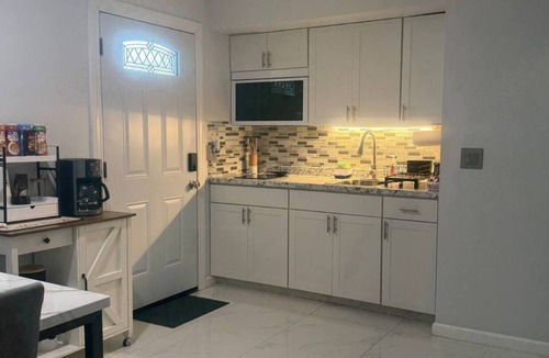 Spring Hill Apartment | Charming 1-bedroom apartment with WiFi, AC in marvelous Spring Hill