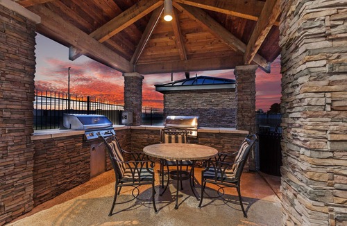 White Settlement Apartment | Charming 1BR Suite w/Free Breakfast + Pool Access