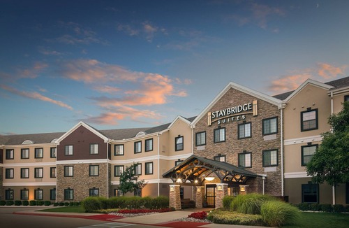 White Settlement Apartment | Charming 1BR Suite w/Free Breakfast + Pool Access