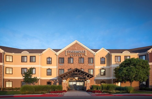 White Settlement Apartment | Charming 1BR Suite w/Free Breakfast + Pool Access