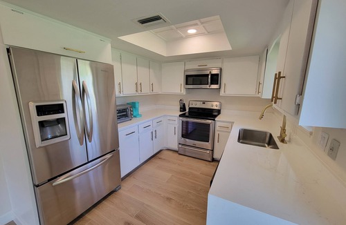 Palm River Estates Condo | Charming 2 bed /2 bath condo - minutes to beaches, shopping, fine dining.